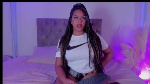 Snapshot of taylor_sexyy chatting on 10-19-25, 04:57 Taylor online show from 10-19-25, 04:57