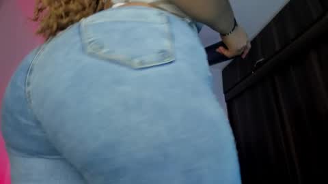 Snapshot of taylor_sexyy chatting on 05-20-26, 05:02 Taylor online show from 05-20-26, 05:02