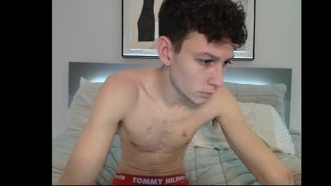 Snapshot of taylorcamz chatting on 09-21-25, 08:32 taylorcamz online show from 09-21-25, 08:32