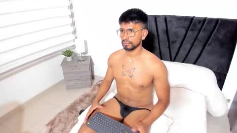 taylormaccurdy_ online show from 10-10-25, 05:45