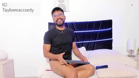 taylormaccurdy_ online show from 11-26-25, 02:51