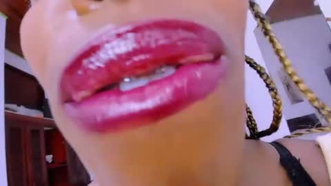 Snapshot of taylorslims chatting on 07-23-26, 02:37 taylorslims online show from 07-23-26, 02:37