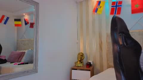 Snapshot of tayra_pradit chatting on 06-30-26, 06:42 tayra online show from 06-30-26, 06:42