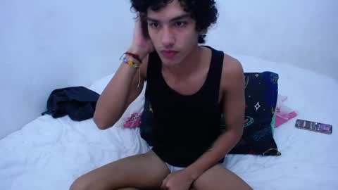 Snapshot of tayronx33 chatting on 01-04-25, 04:43 Tayron online show from 01-04-25, 04:43