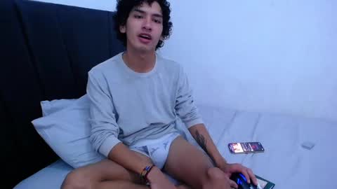 Snapshot of tayronx33 chatting on 01-10-25, 04:09 Tayron online show from 01-10-25, 04:09