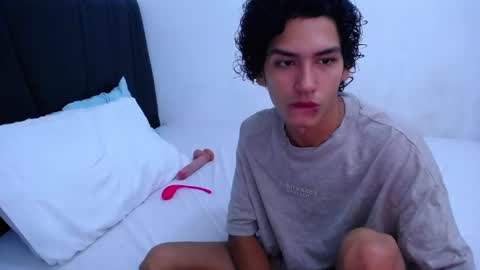 Snapshot of tayronx33 chatting on 02-25-25, 10:18 Tayron online show from 02-25-25, 10:18