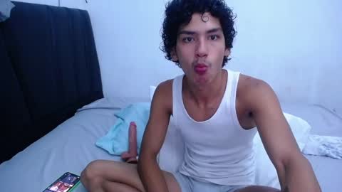 Snapshot of tayronx33 chatting on 03-04-25, 09:32 Tayron online show from 03-04-25, 09:32