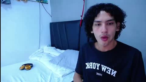 Snapshot of tayronx33 chatting on 09-21-25, 05:25 Tayron online show from 09-21-25, 05:25