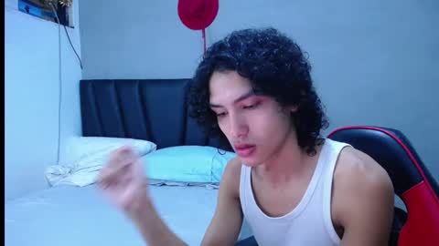 Snapshot of tayronx33 chatting on 11-11-25, 05:02 Tayron online show from 11-11-25, 05:02