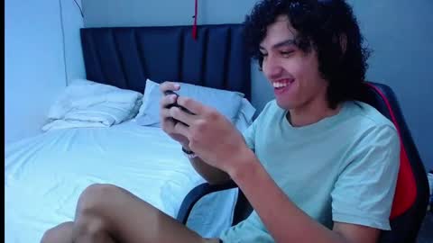 Snapshot of tayronx33 chatting on 11-17-25, 07:30 Tayron online show from 11-17-25, 07:30