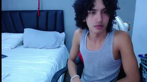 Snapshot of tayronx33 chatting on 11-18-25, 07:07 Tayron online show from 11-18-25, 07:07