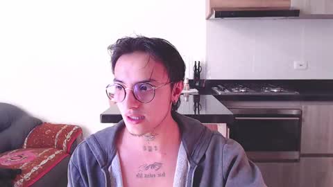 Snapshot of te0__0 chatting on 02-26-25, 12:47 Teo independent model online show from 02-26-25, 12:47