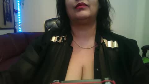 Reina online show from 04-21-26, 03:57