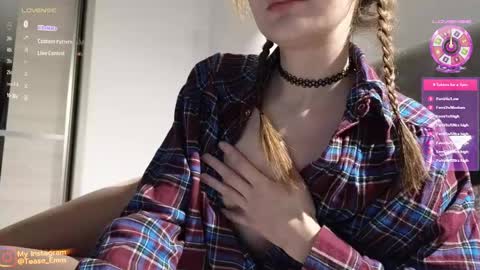 Snapshot of tease_me__ chatting on 01-06-25, 06:20 Em online show from 01-06-25, 06:20