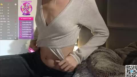 Snapshot of tease_me__ chatting on 09-12-25, 08:20 Em online show from 09-12-25, 08:20