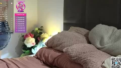 Snapshot of tease_me__ chatting on 11-29-25, 07:50 Em online show from 11-29-25, 07:50