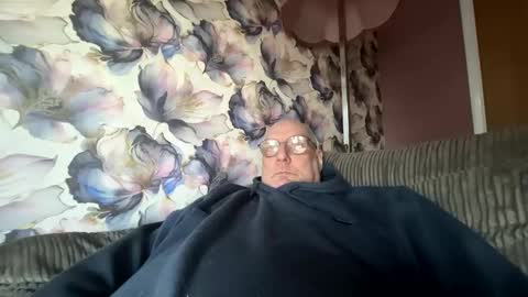 Snapshot of tebb61 chatting on 01-10-26, 03:25 Mark online show from 01-10-26, 03:25