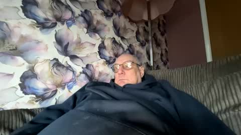 Snapshot of tebb61 chatting on 01-12-26, 03:17 Mark online show from 01-12-26, 03:17