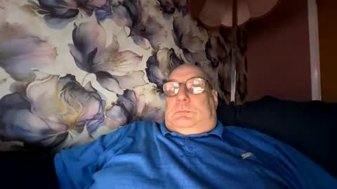 Snapshot of tebb61 chatting on 02-08-26, 04:21 Mark online show from 02-08-26, 04:21