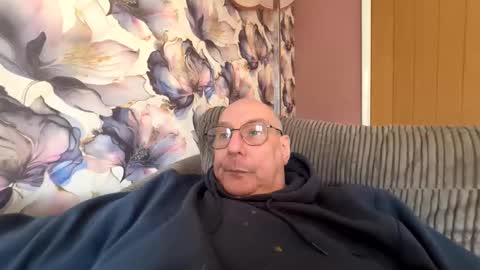 Snapshot of tebb61 chatting on 02-22-26, 02:04 Mark online show from 02-22-26, 02:04