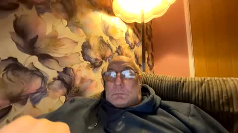 Snapshot of tebb61 chatting on 02-25-26, 08:18 Mark online show from 02-25-26, 08:18