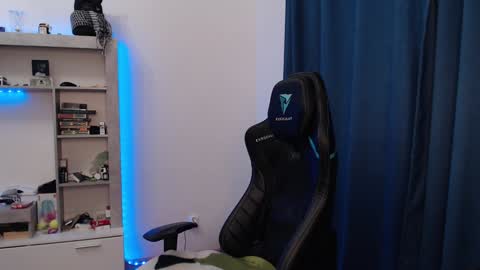 Teddy online show from 02-06-25, 07:13