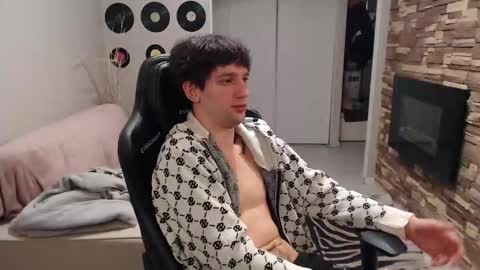 Teddy online show from 11-25-25, 01:22