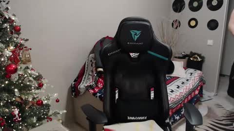 Teddy online show from 12-20-25, 03:57