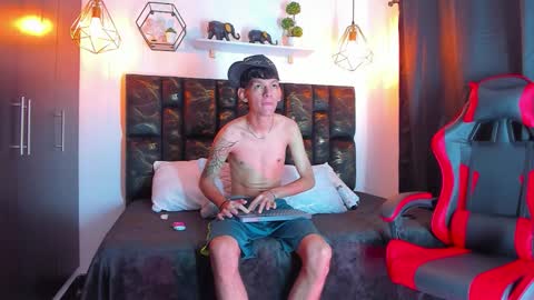 Snapshot of teddy_smith_ chatting on 12-02-25, 11:26 Smith online show from 12-02-25, 11:26