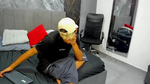 Tedy online show from 04-18-26, 01:59