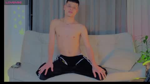 Snapshot of teeenagefeverr chatting on 10-22-25, 12:44 teeenagefeverr online show from 10-22-25, 12:44