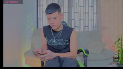 Snapshot of teeenagefeverr chatting on 10-22-25, 07:13 teeenagefeverr online show from 10-22-25, 07:13