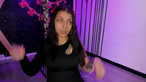 Snapshot of teeennaugthy18 chatting on 12-14-25, 03:01 Tayloor online show from 12-14-25, 03:01