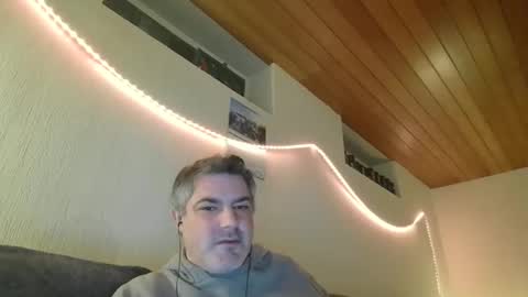 Peter online show from 02-08-25, 01:22