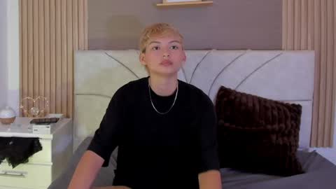 Estefani online show from 04-22-26, 04:08