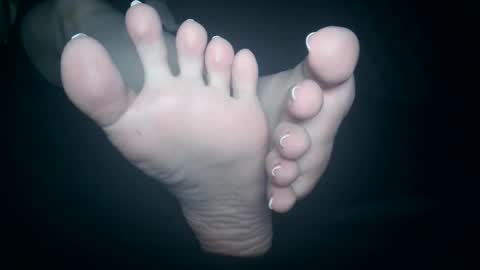 Snapshot of telegram1030 chatting on 10-21-25, 03:51 Viv West online show from 10-21-25, 03:51