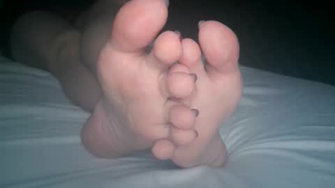 Snapshot of telegram1030 chatting on 11-19-25, 03:28 Viv West online show from 11-19-25, 03:28