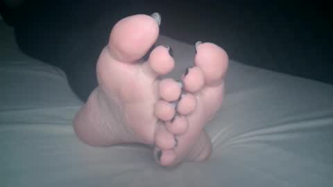 Snapshot of telegram1030 chatting on 12-15-25, 04:39 Viv West online show from 12-15-25, 04:39