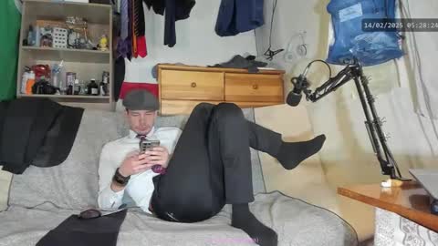 Snapshot of telepaticman chatting on 02-14-25, 04:26 Virg Lszl online show from 02-14-25, 04:26