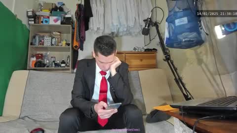 Snapshot of telepaticman chatting on 02-14-25, 08:37 Virg Lszl online show from 02-14-25, 08:37