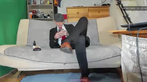 Snapshot of telepaticman chatting on 02-14-25, 11:53 Virg Lszl online show from 02-14-25, 11:53