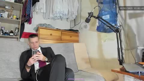 Snapshot of telepaticman chatting on 02-16-25, 08:00 Virg Lszl online show from 02-16-25, 08:00