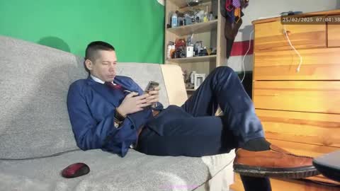 Snapshot of telepaticman chatting on 02-25-25, 06:03 Virg Lszl online show from 02-25-25, 06:03