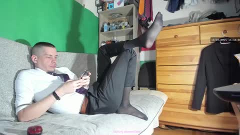 Snapshot of telepaticman chatting on 03-10-25, 03:41 Virg Lszl online show from 03-10-25, 03:41