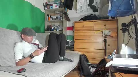 Snapshot of telepaticman chatting on 10-08-25, 06:38 Virg Lszl online show from 10-08-25, 06:38