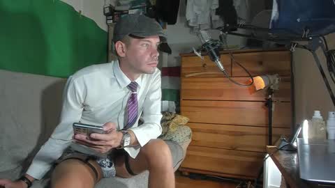 Snapshot of telepaticman chatting on 10-11-25, 03:54 Virg Lszl online show from 10-11-25, 03:54