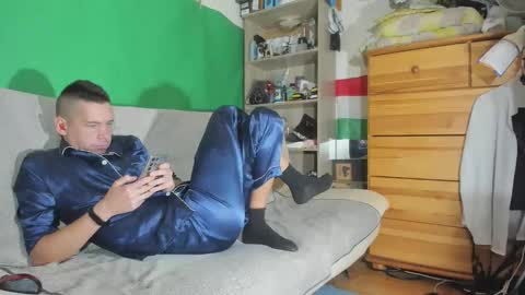 Snapshot of telepaticman chatting on 11-04-25, 04:33 Virg Lszl online show from 11-04-25, 04:33