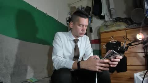 Snapshot of telepaticman chatting on 11-05-25, 04:18 Virg Lszl online show from 11-05-25, 04:18