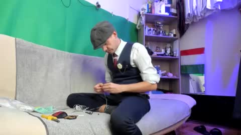 Snapshot of telepaticman chatting on 11-28-25, 12:41 Virg Lszl online show from 11-28-25, 12:41