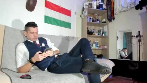 Snapshot of telepaticman chatting on 12-15-25, 04:39 Virg Lszl online show from 12-15-25, 04:39